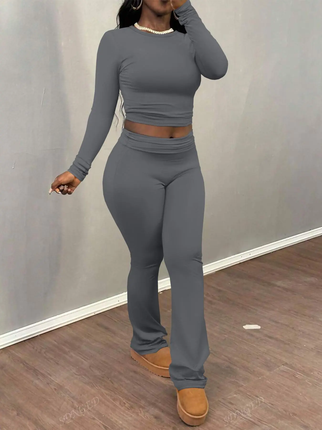 Women's Solid Color Ruched Tee & Flare Leg Pants Set, Casual Long Sleeve Round Neck Top & Bell Bottom Trousers Two Piece Set for Fall & Winter, Women's Clothes for Daily Wear， Rave 2 Piece Set