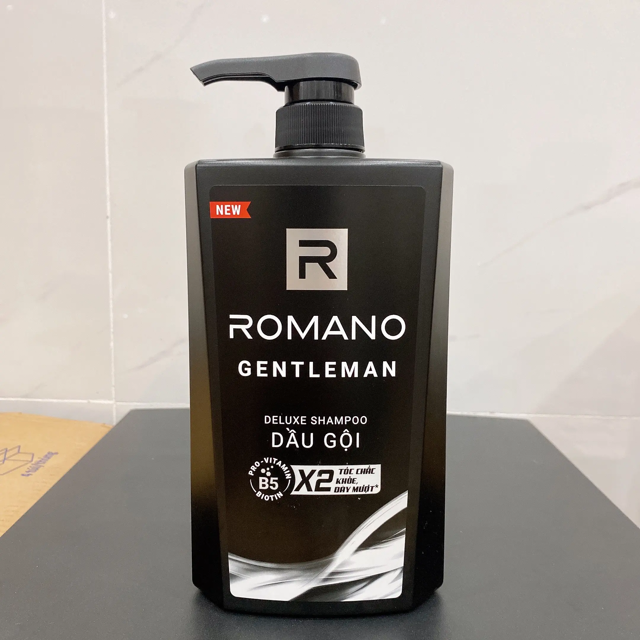 Dầu Gội Romano Gentleman Hương Nước Hoa Chai 650G ( Mầu Đen )