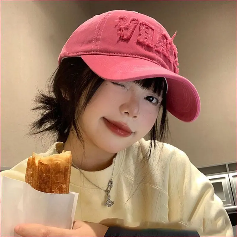 【nón của sakura】Mũ Bóng Chày, Màu Hồng Ngọt Ngào Và Ngầu Dành Cho Nữ, Thêu Chữ Đầu To, Bó Sát Khuôn Mặt, Thích Hợp Cho Mùa Xuân Và Mùa Thu, Mũ Mỏ Vịt Vành Dễ Phối Đồ