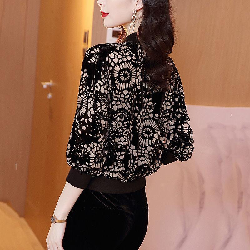 Product Introduction of Golden Velvet Short Jackets Autumn and Winter Fashion Women's Clothing 8