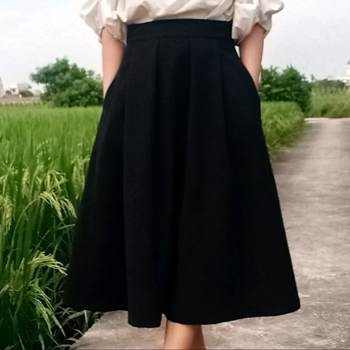 Chân váy đen xếp ly bồng bản dài. Che khuyết điểm vòng 2 tôn dáng. Có túi hông Women Nữ