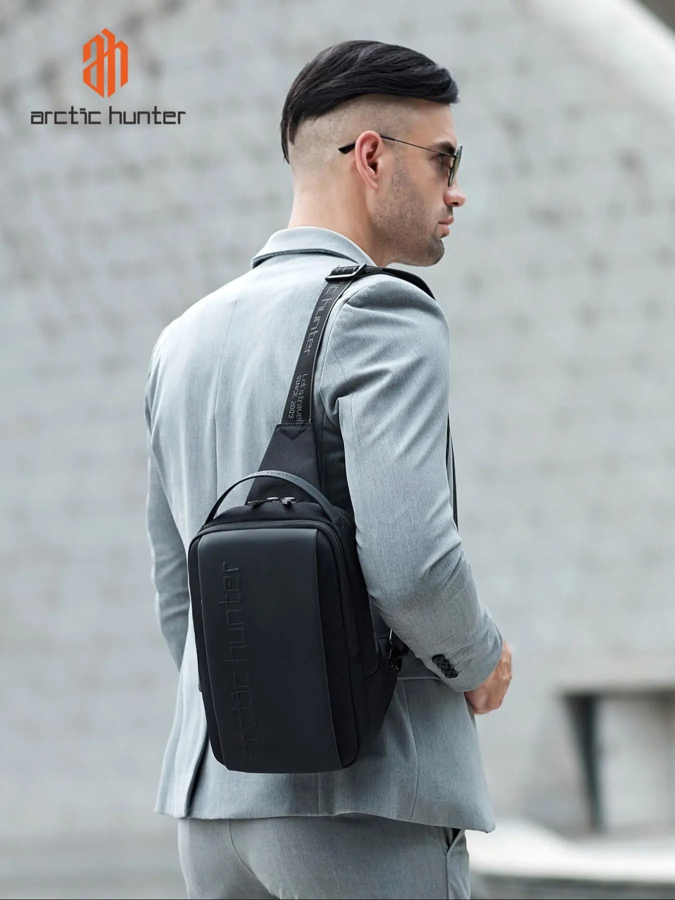 Men's Letter Pattern Crossbody Bag, Casual Versatile Sling Bag for Men and Women, Fashionable Chest Bag for Daily Use