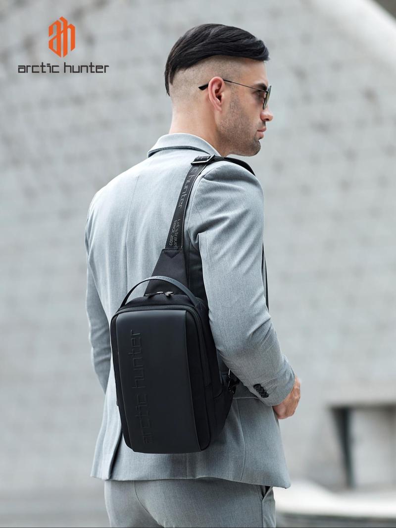 Product Introduction of Men's Letter Pattern Crossbody Bag, Casual Versatile Sling Bag for Men and Women, Fashionable Chest Bag for Daily Use 0