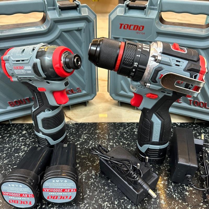 Combo 2 máy khoan vít tocdo Anh em thợ sẽ có 1 máy chuyên vít búa lực siết 150n.m và 1 máy khoan 3 chức năng, 4 pin, 2 sạc dùng khoan vít