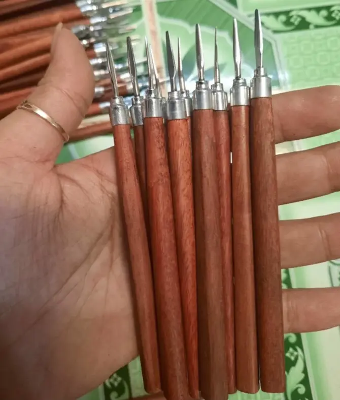 Cây Lấy Khóe Móng Chân Cán Gỗ - Dụng Cụ Làm Móng Chất Lượng Cao