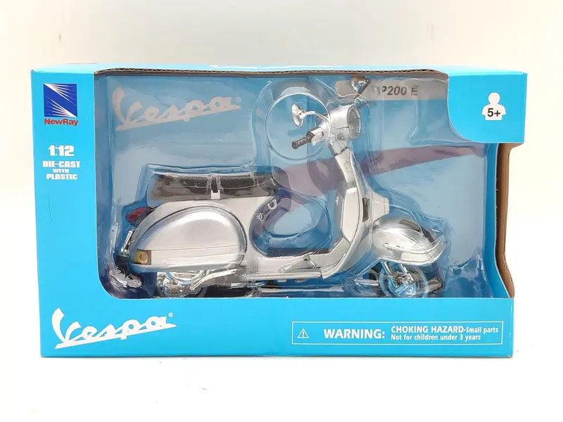 NewRay Diecast 1978 Vespa P200E Gris Plata 1:12 Scale 42123 Motorcycle 3