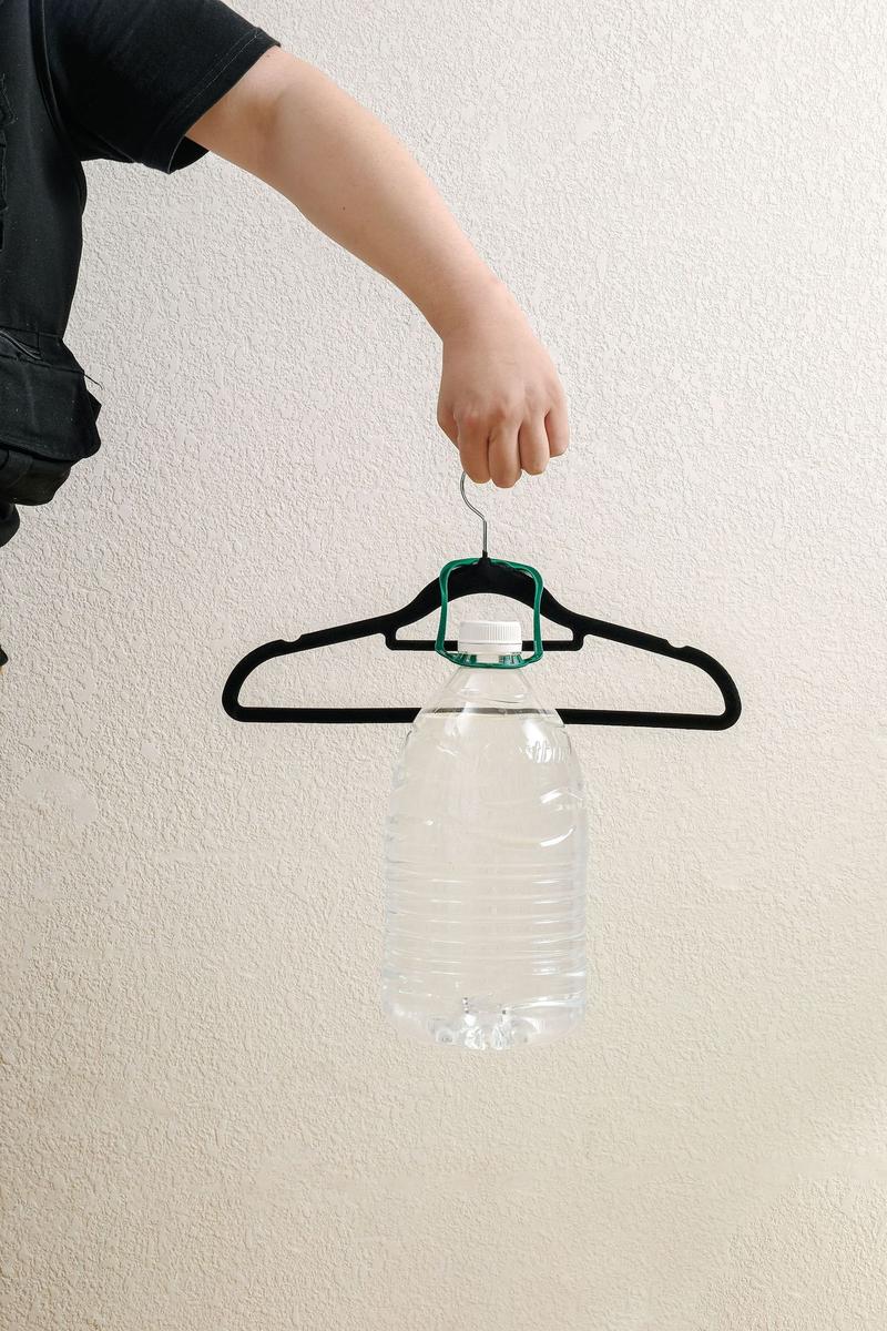 Product Introduction of Flocked Hangers for Dry and Wet Use, Thickened Non-Slip No Trace Clothes Hangers for Home Storage 7