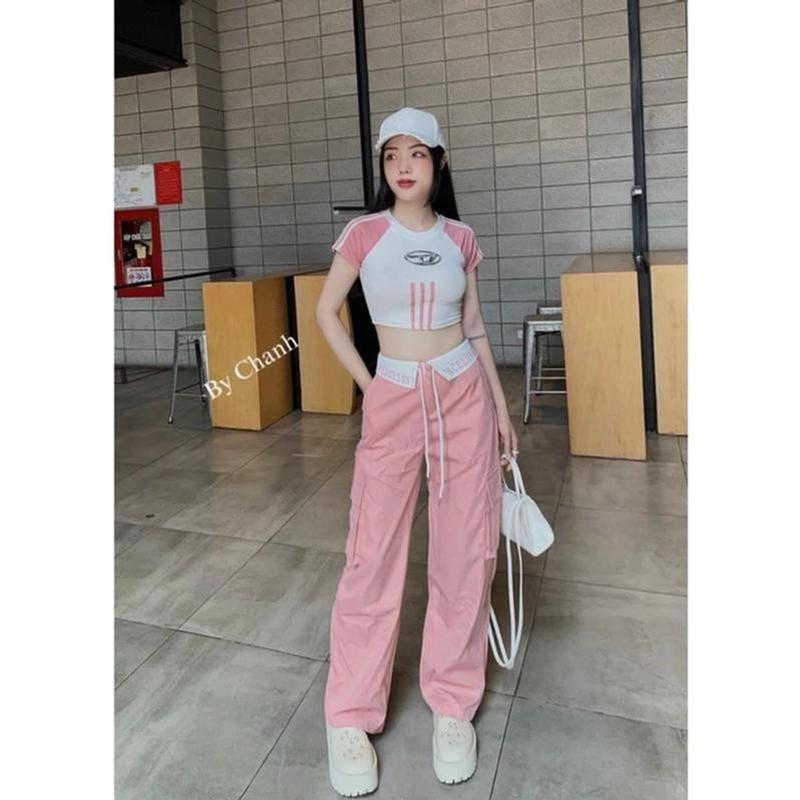 Set áo thun croptop phối viền mix quần suông bẻ lai chữ cùng tone sáng da, xinh xắn Nữ Top Women 1