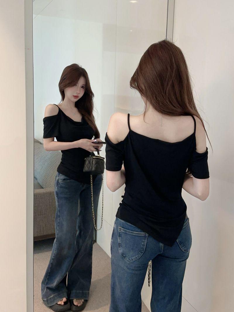 Product Introduction of Korean Style Hot Girl off-Shoulder Spaghetti Straps Swing Collar Short Sleeve Top Design Simple off-the-Shoulder Irregular Black T-shirt 12