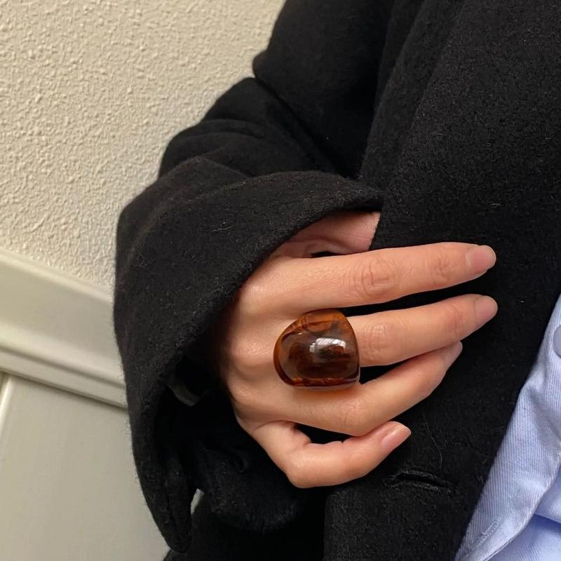 Product Introduction of New Geometric Wide Face Chunky Ring Resin Women Large Finger Rings Exaggerated Amber Color Punk 11