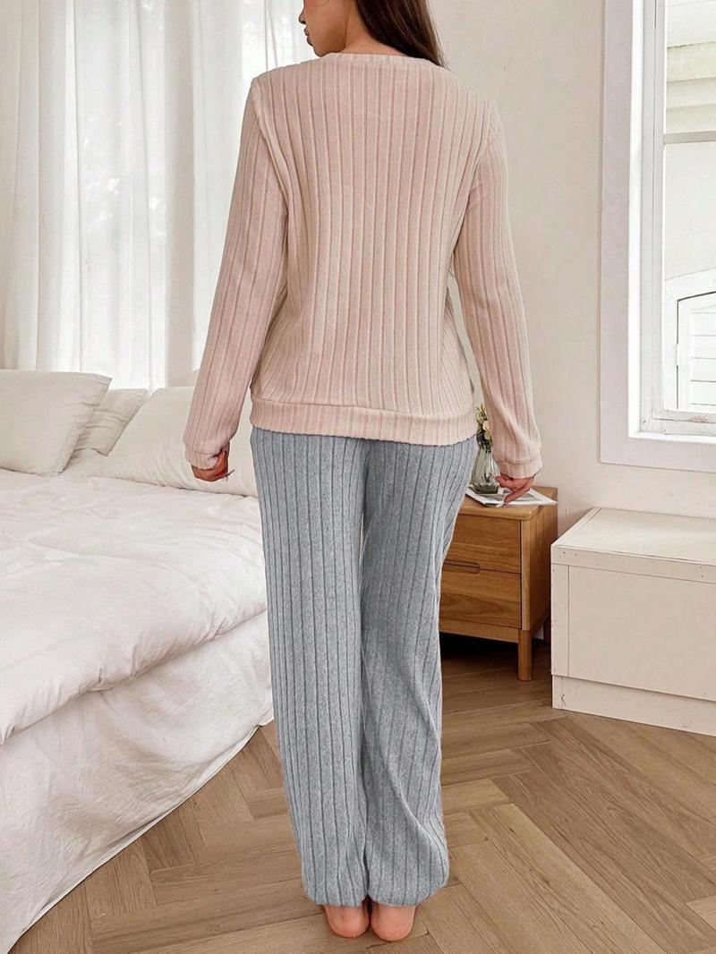 Product Introduction of Women's Heart Pattern Long Sleeve Tee & Pants Pyjama Two-piece Set, Casual Comfy Round Neck Top & Trousers Pj Set, Women's Sleepwear for Fall & Winter Valentine's Day, gift Valentine's Day 2
