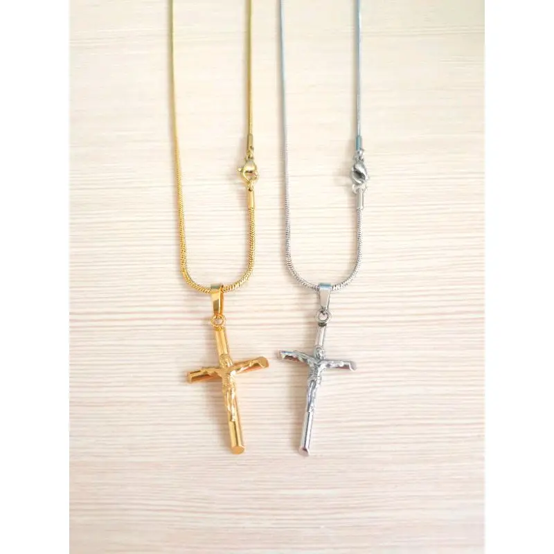 Kalung Salib Yesus Titanium Emas Silver Pria dan Wanita 1