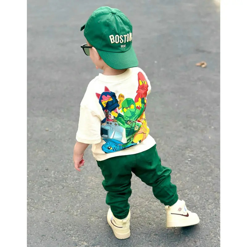 Bộ Áo Tay Ngắn Trắng Kem Hoạt Hình Quần Dài Kaki Bé Trai 9-35Kg 1