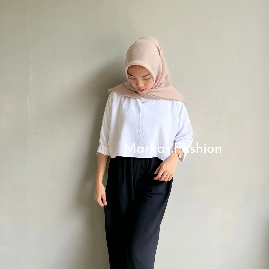 STACY CROP PUTIH