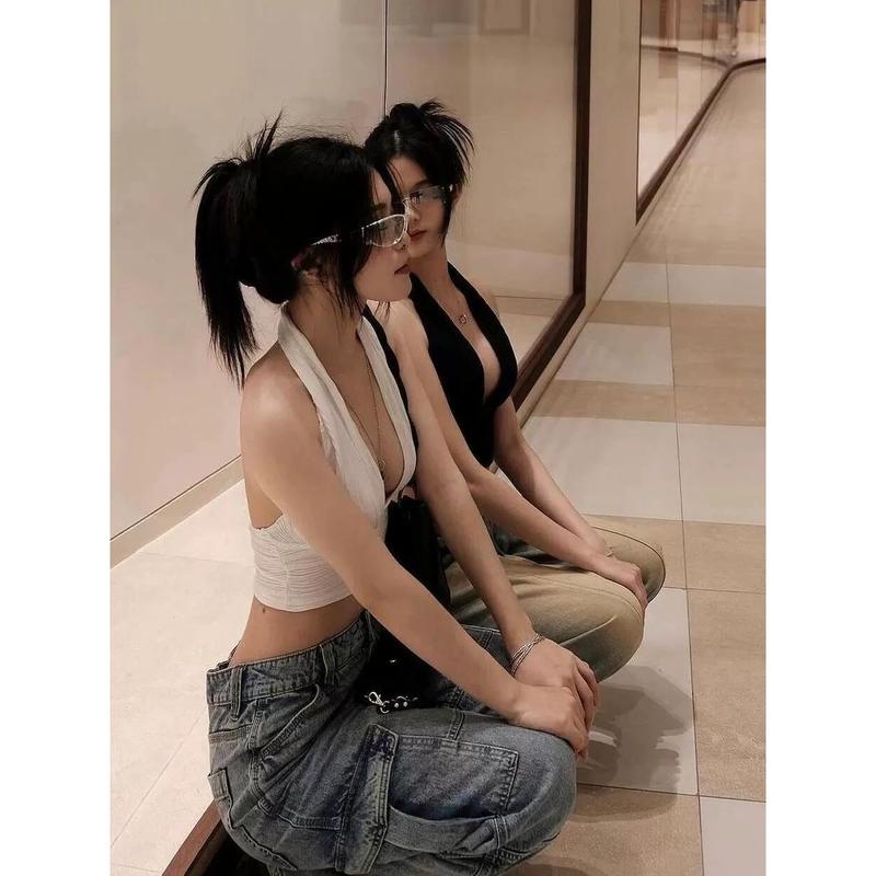 Product Introduction of Áo Hai Dây Mảnh Cổ Yếm Chữ V Sâu, Màu Đen, Gợi Cảm Và Nóng Bỏng, Thích Hợp Cho Mùa Hè Của Phụ Nữ, Có Thể Mặc Ngoài Trời, Ngắn Và Mỏng Vừa Vặn, Phong Cách Nóng Bỏng Mỹ, Áo Không Tay 1