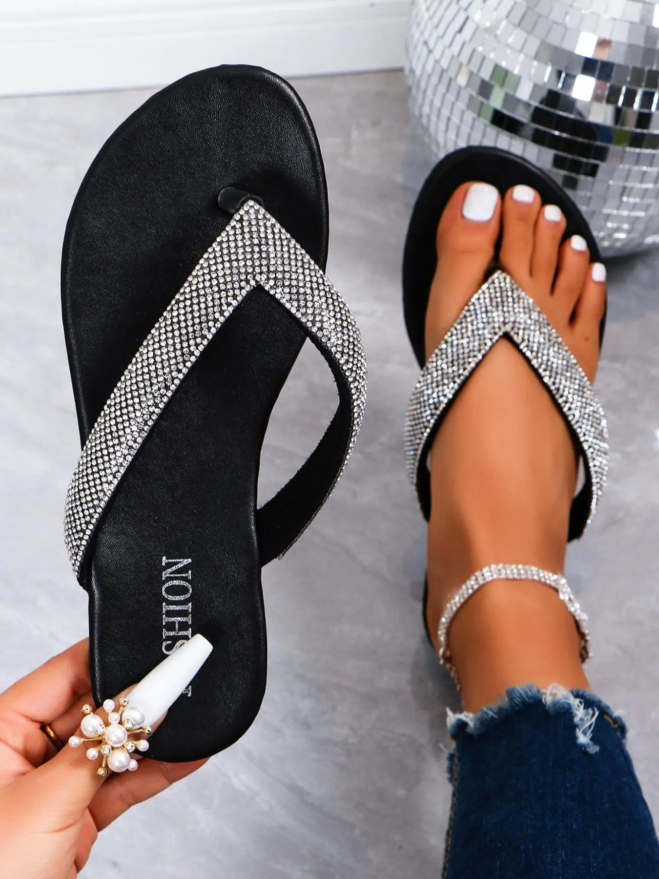 Women's Rhinestone Decorated Flat Flip Flops, 1 Pair Fashionable Casual Versatile Beach Slippers, Summer Beach Shoes for Women & Girls