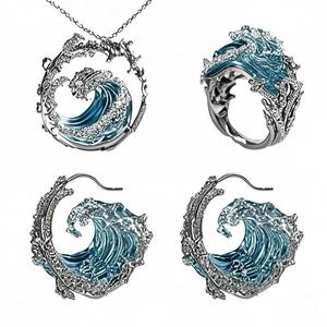 2025 สต็อกพร้อม สร้อยคอคลื่นขายดี ชุดสร้อยคอคลื่นสร้างสรรค์ใหม่ หรูหราเบา ดีไซน์คลื่นทะเล แหวน ต่างหู ดีไซน์อเนกประสงค์ สไตล์ใหม่หรูหราเบา กําไล ข้อมือ แฟชั่น เครื่องประดับ เกาหลี ผู้ชาย ทอง กะรัต จิวเวลลี่ ภูเก็ต ขาย ปลอม เทียบ แท้ เงิน