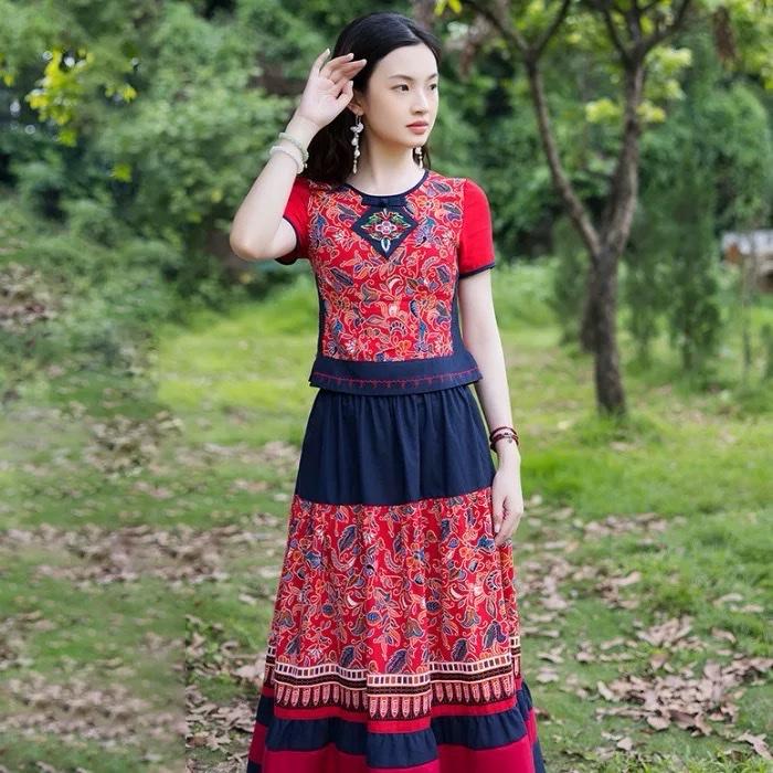 Set Áo Ngắn Tay + Chân Váy Hoạ Tiết Thổ Cẩm Dân Tộc Màu Đỏ Pha Xanh Than 3