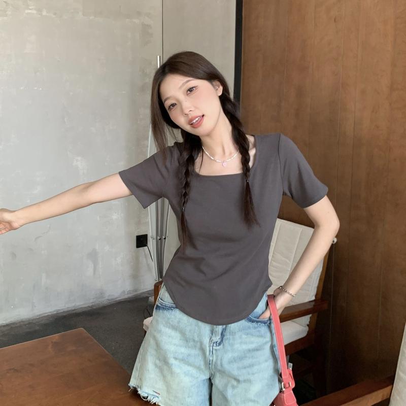 Product Introduction of [2098 Favorites] Regular Shoulder Short Sleeve T-Shirt for Women, Square Neck Top, Summer Plus Size, Regular Shoulder, Tummy Concealing, Slimming, Curved Design Top 1