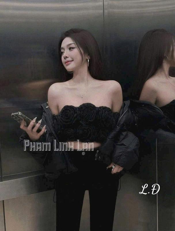 Áo croptop bẹt vai đính nhiều bông có mod ngực 2