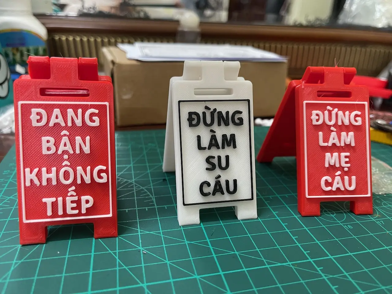 Đồ chơi Biển cảnh báo mini chân đứng với rất nhiều nội dung cho bạn lựa chọn, có tùy chọn thiết kế riêng [016] Đồ Chơi Toy