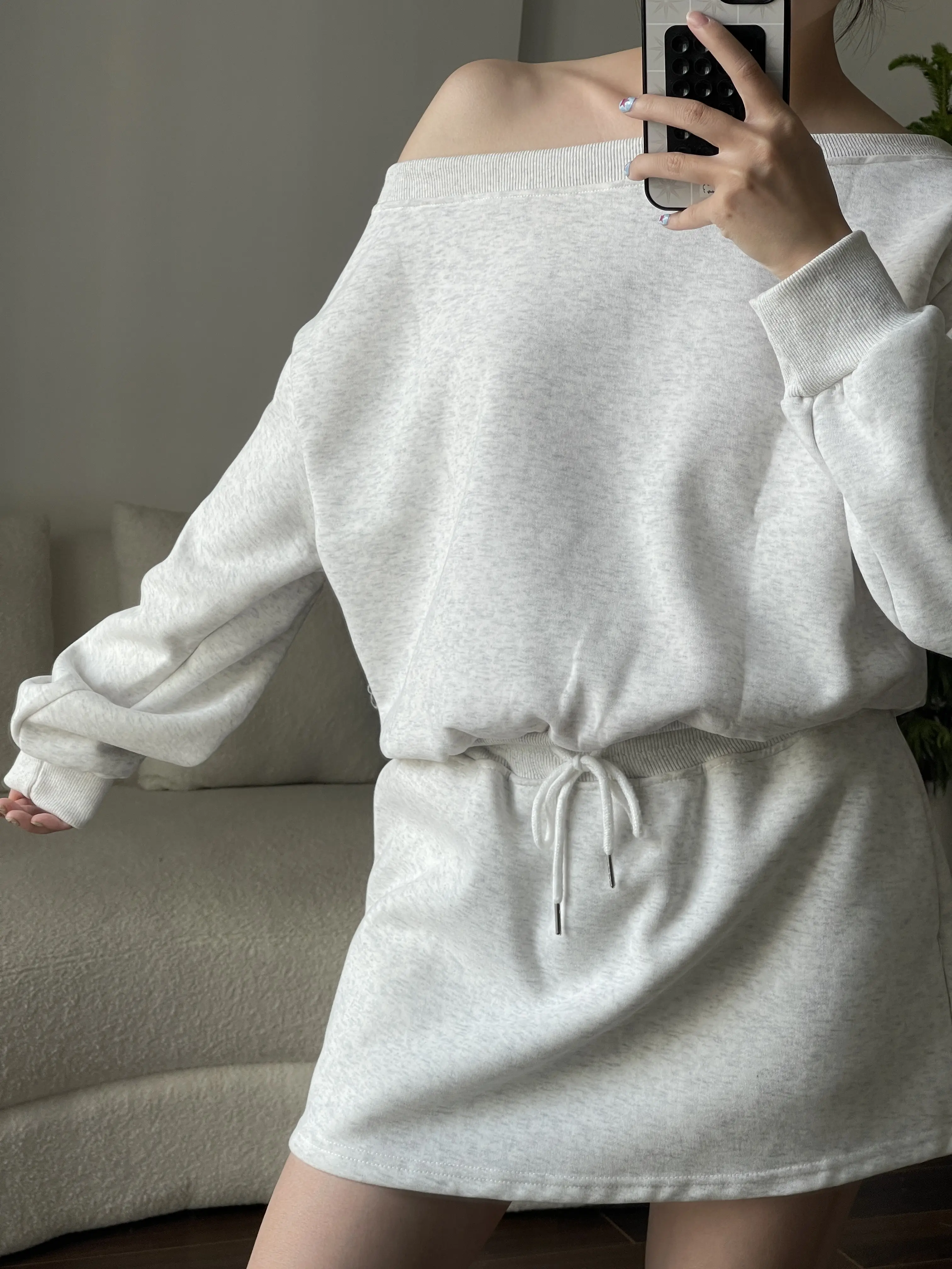 KeithHouse SET06 - Set áo nỉ sweater trễ vai form rộng kèm chân váy nỉ chữ A có lót trong vải nỉ 2 da