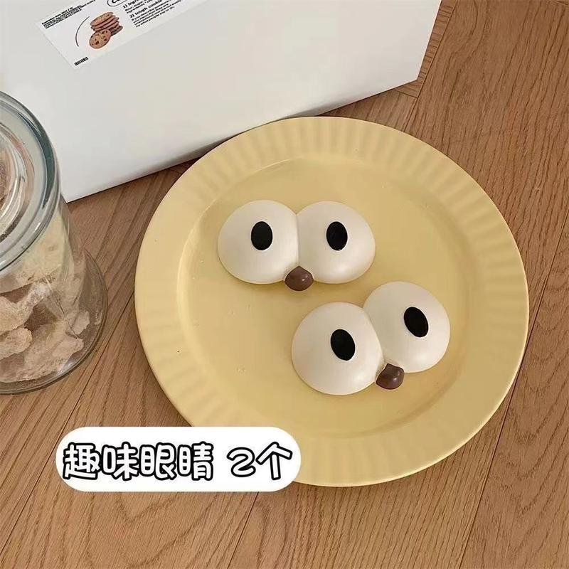 Product Introduction of Charm Giày, Thiết Kế Mắt To Dễ Thương Và Vui Nhộn, Dành Cho Crocs, Đồ Trang Trí Giày, Khóa Giày, Hoa Giày Tự Làm 2