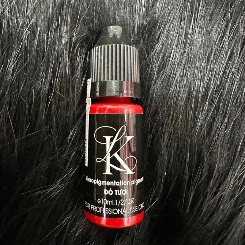 Son môi đỏ tươi đậm, phủ lòng đỏ, ko gây kích ứng da