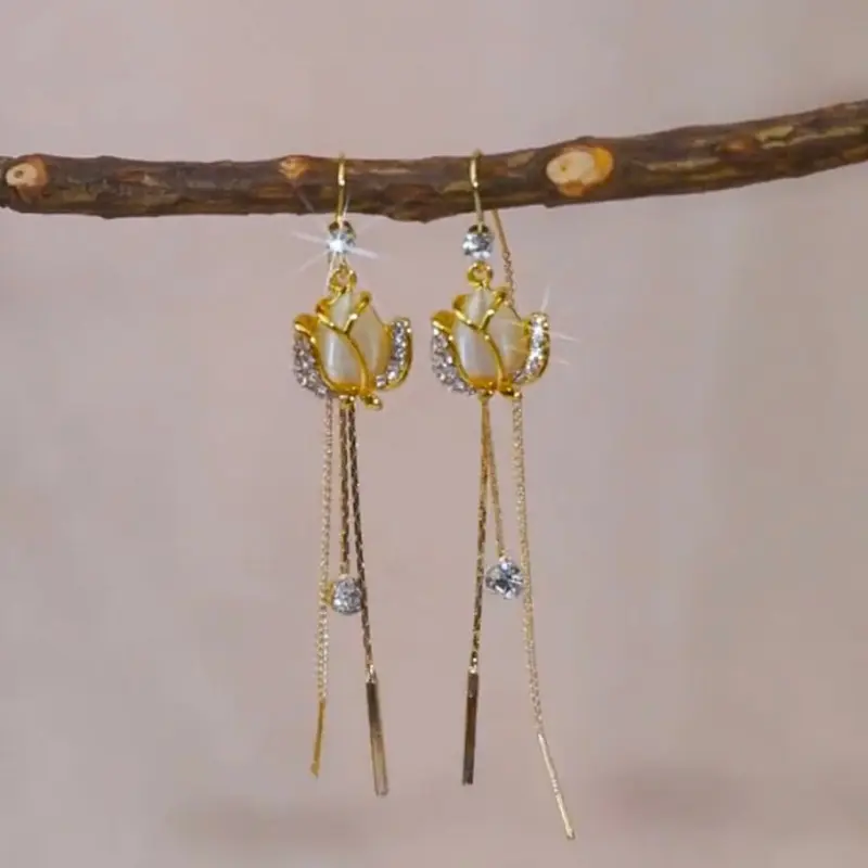 AT38 -Anting Wanita Korea Flower Mutiara Model Simpel dan Elegant 2