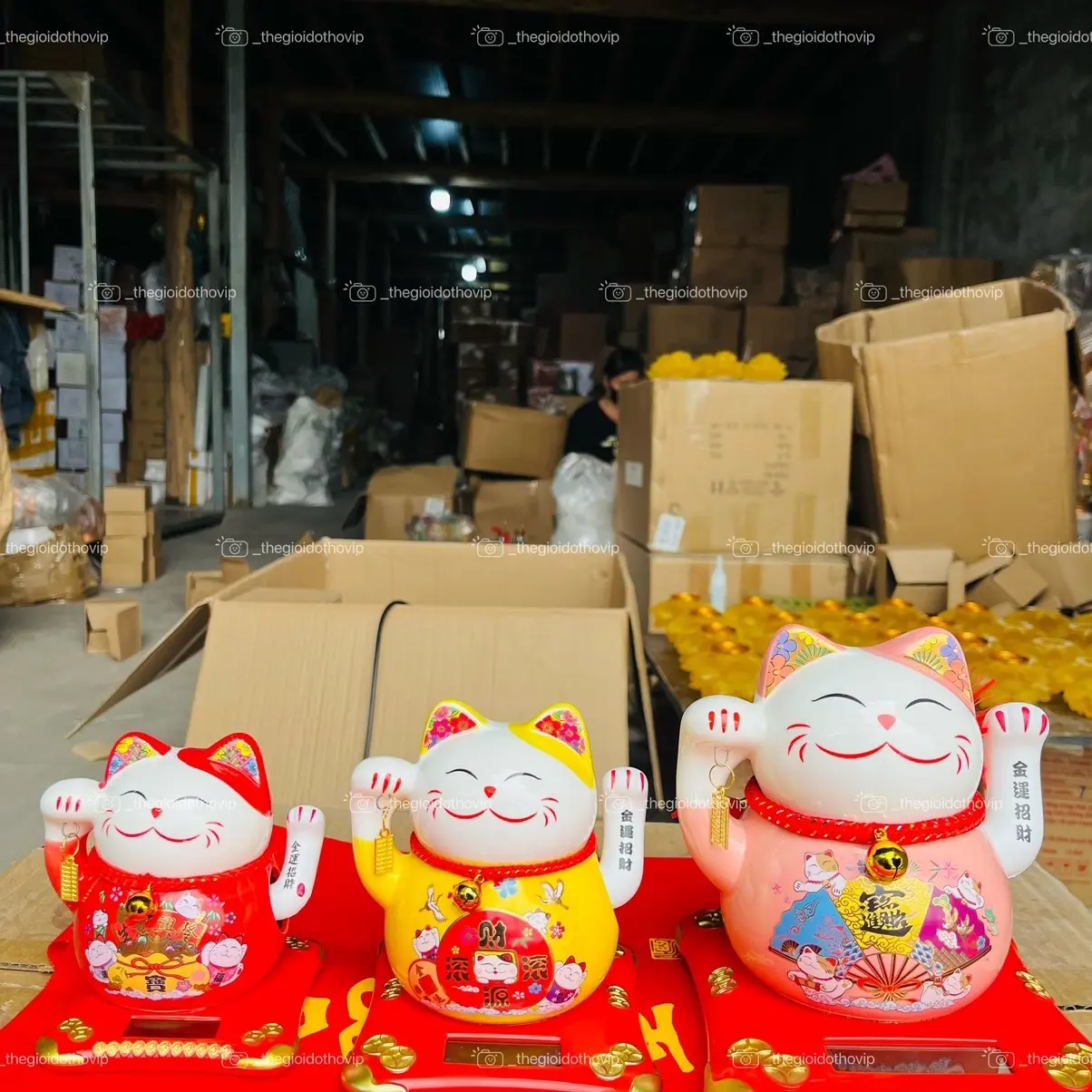 Mèo thần tài vẫy tay sử dụng năng lượng mặt trời cao cấp