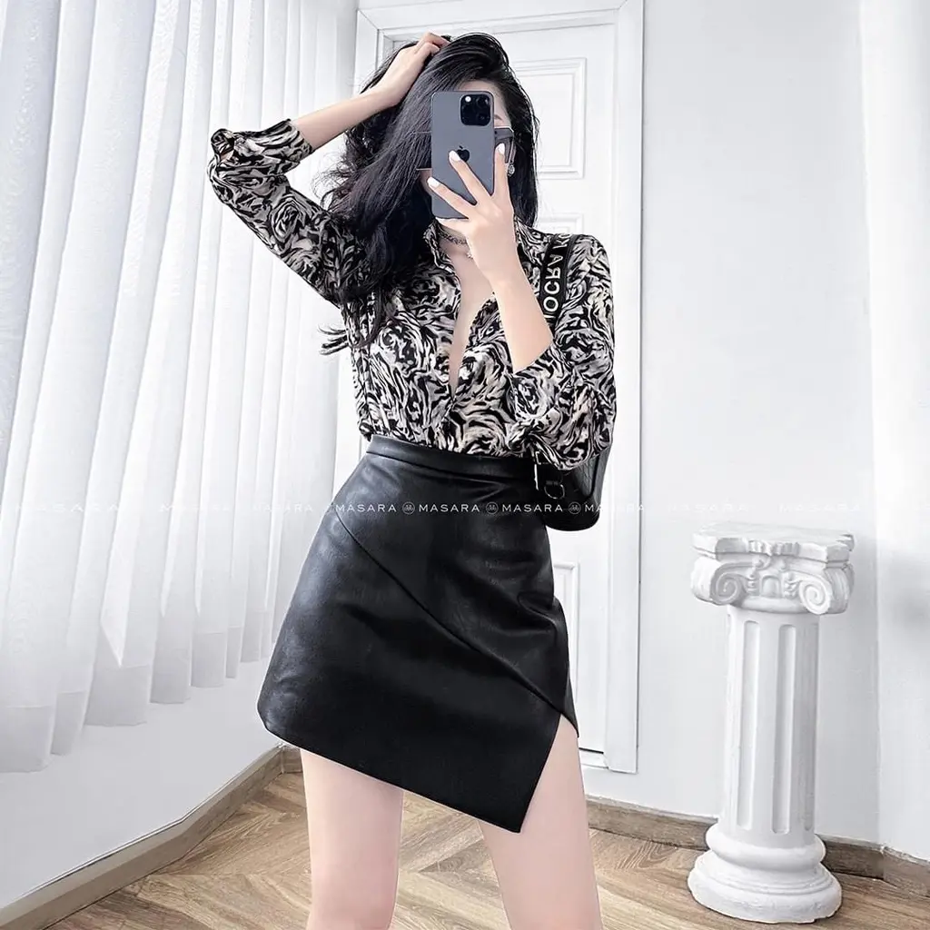Áo sơ mi lụa nữ dài tay cao cấp công sở họa tiết hoa trà nền đen, áo sơ mi họa tiết thiết kế NH Boutique