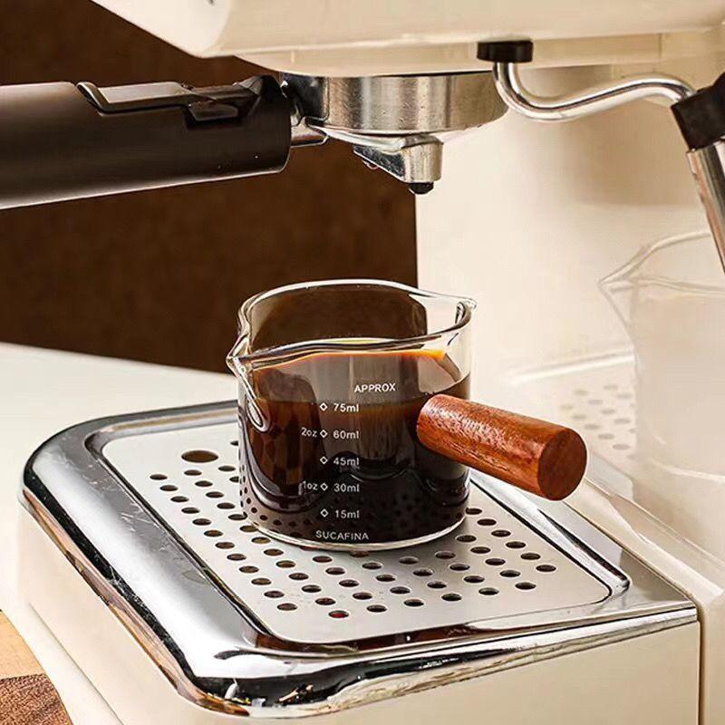 Product Introduction of 1/2pcs 100ML Double Spout Coffee Milk Glass Pot with Wood Handle Cute Measuring Frothing Pitcher Latte Cup for Barista Coffee Making 13