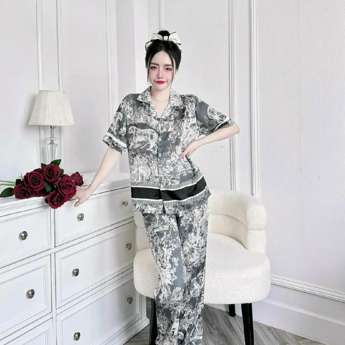 Đồ Bộ Pijama Có Hai Size 40-60kg và 60-75kg Vải Lụa Latin Tơ Tằm Màu Ghi Xám In Cảnh Rừng Cho Nữ - ShopThuyPijama Voi Women Kem Quần Áo Ngủ Quần Ngủ