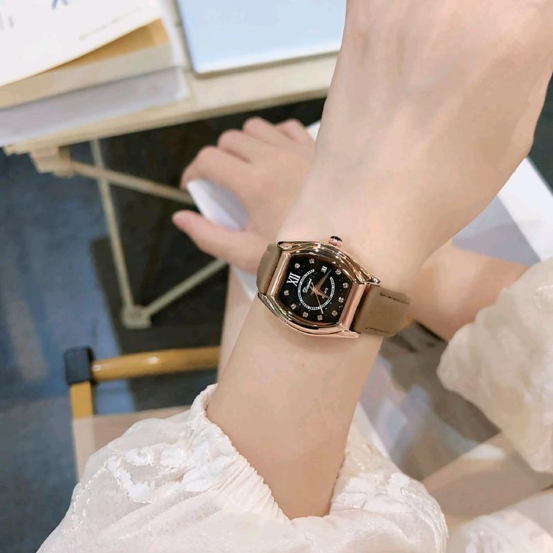 Đồng Hồ Nữ Dinimi Khóa Thông Minh Mặt Oval Đen ( 3 màu ) Đeo Tay