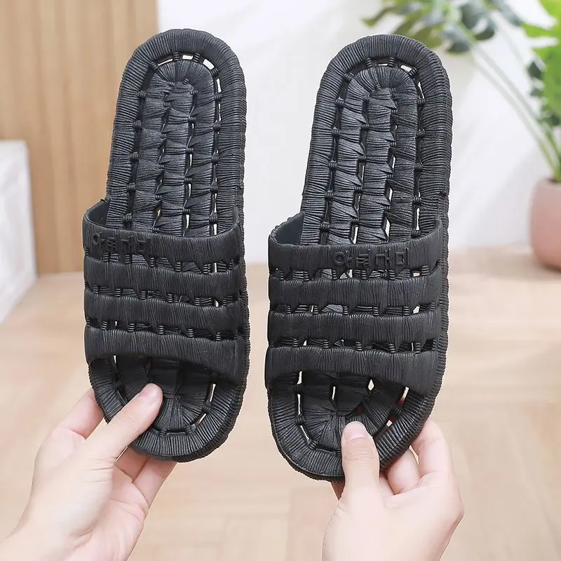 2025 Bathroom Slippers Hollow out Non-Slip Deodorant Bath Bath Bathroom Hotel Hotel Thick Bottom Men's Toilet Slippers Hot Sale