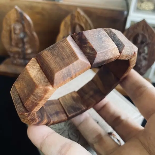 Vòng tái sinh , gỗ Ngọc am