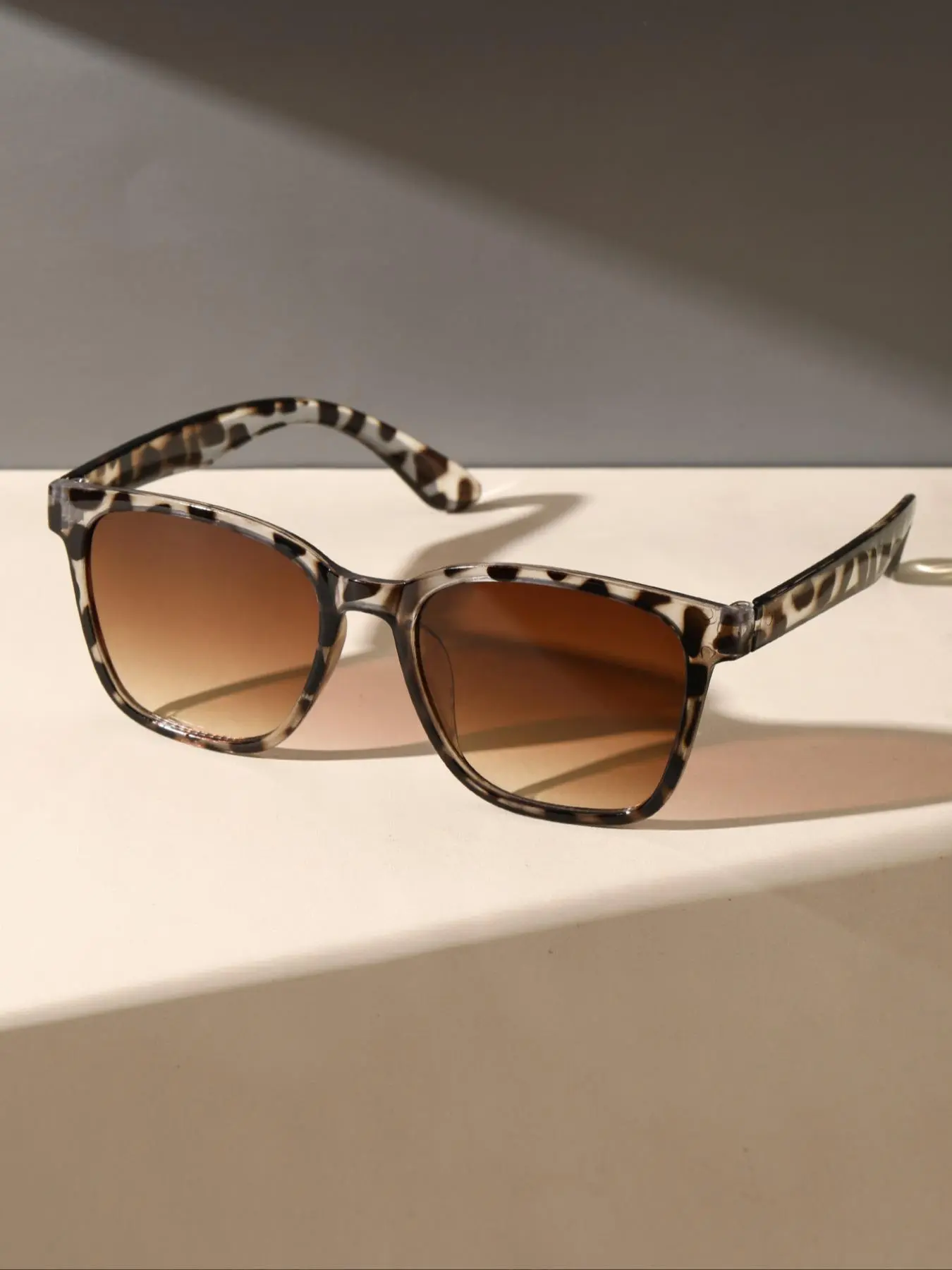 Summer Outfits 2024 Vintage Square Frame Tinted Lens Leopard Sunglasses, Trendy Casual Sunglasses for Women & Men for Everyday Use, Fashionable Versatile Accessories for Outdoor Activities