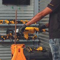 Gambar Dewalt Large Angle Grinder / Gerinda Tangan Listrik 180mm 2200Watt DWE493 dari Teknikmart Kota Administrasi Jakarta Barat 4 Tokopedia