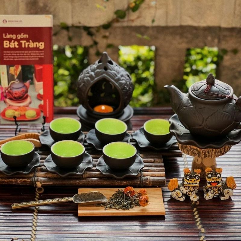 Bộ đắp trúc sen ấm 350ml .bộ ấm trà gốm sứ Bát Tràng 1 ấm, 6 chén, 7 đĩa kê 1