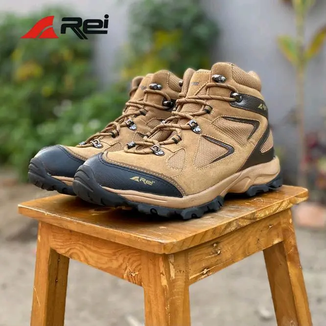 sepatu gunung sepatu air pro sepatu hiking sepatu pria sepatu naik gunung sepatu outdoor sepatu pecinta alam sepatu original