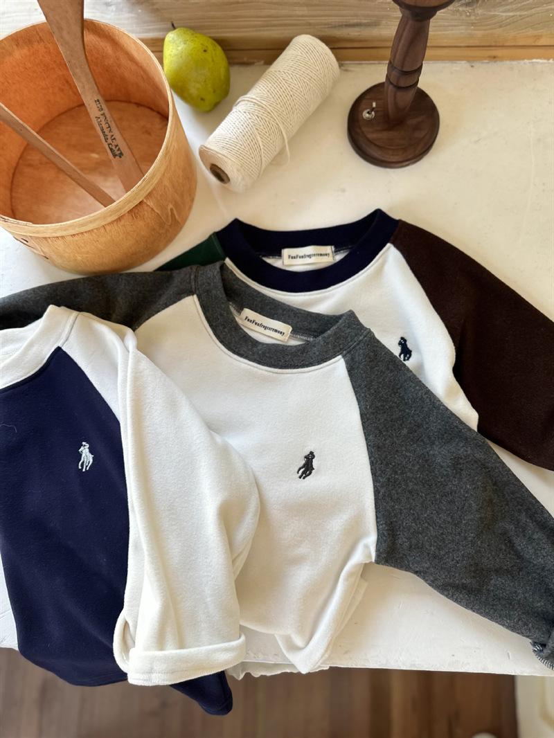 Product Introduction of Children'S Base Shirt 2023 Autumn And Winter Edition, Boys And Girls Color Blocked Raglan Sleeve T-Shirt, Baby German Velvet Long Sleeved Inner Layer 35