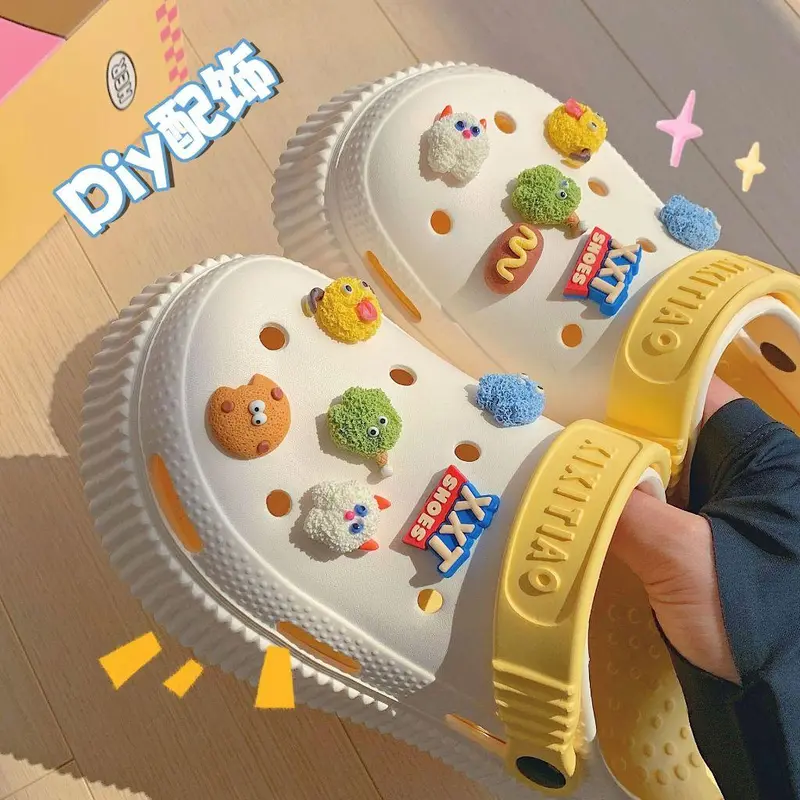 Bộ 12 phụ kiện trang trí dép sục hoạt tiết hoạt hình, jibbitz, charm 3D có gắn nút sẵn (không có dép) - Selenshop 1