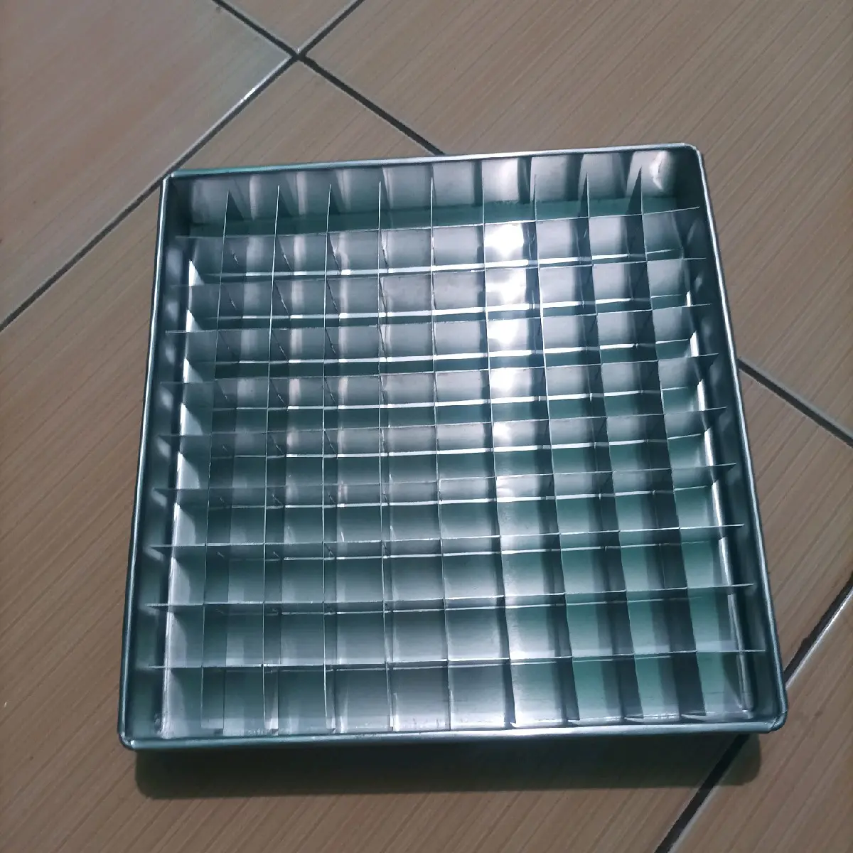 PROMO loyang sekat brownis 25x25x4 isi 100 kotak termurah Kitchenware Brownies