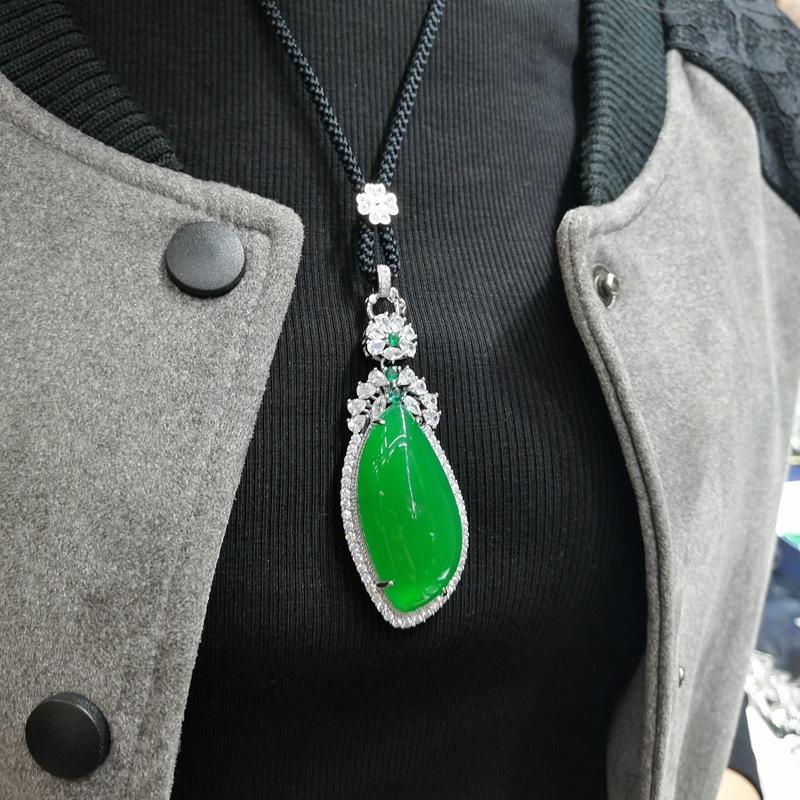 Inlaid agate chalcedony necklace pendant high ice jade chalcedony willow leaf necklace agate jade jewelry High-end Chinese jewelry 3