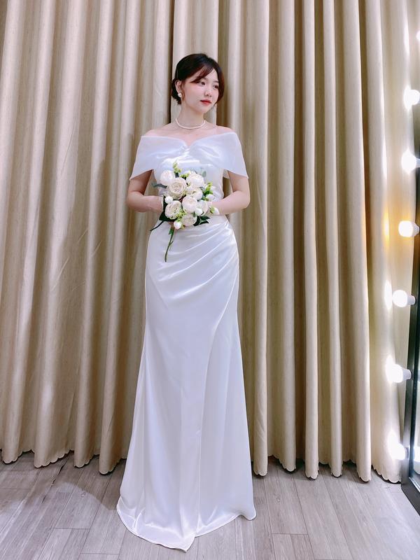 Đầm dự tiệc váy trắng cô dâu đi bàn lụa xinh trễ vai xẻ tà tiểu thư Nancy