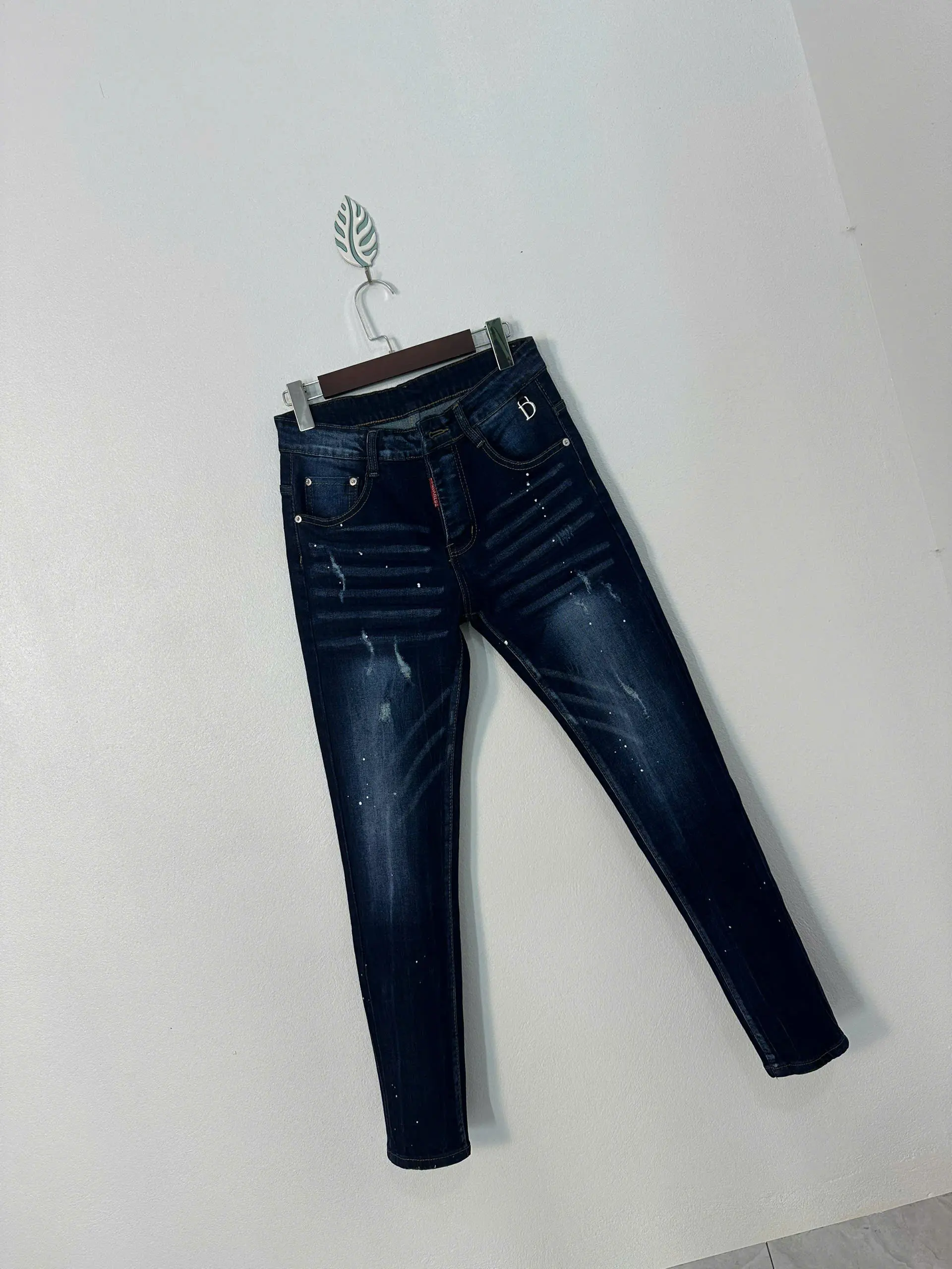 quần jean nam xanh đậm xước nhẹ ( chữ D )