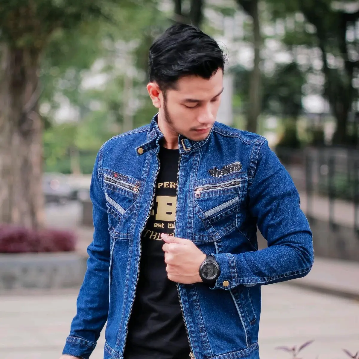 Jaket jeans Pria Model Resleting Leher Sanghai Bahan Denim Elegan Terlaris