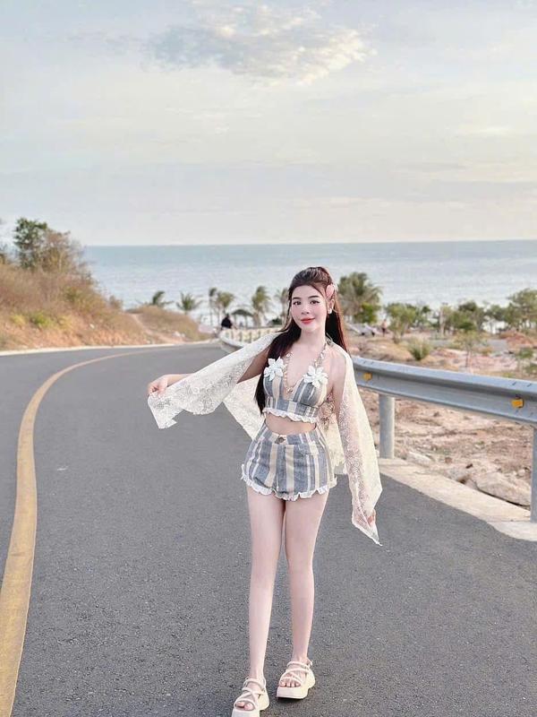 Sét Bộ 3 Món Nữ Mặc Đi Biển Chất Kaki Áo Ngắn Hai Dây Xẻ Ngực Sexy Mix Quần Đùi Lai Ren Kèm Khăn Choàng Thời Trang 4