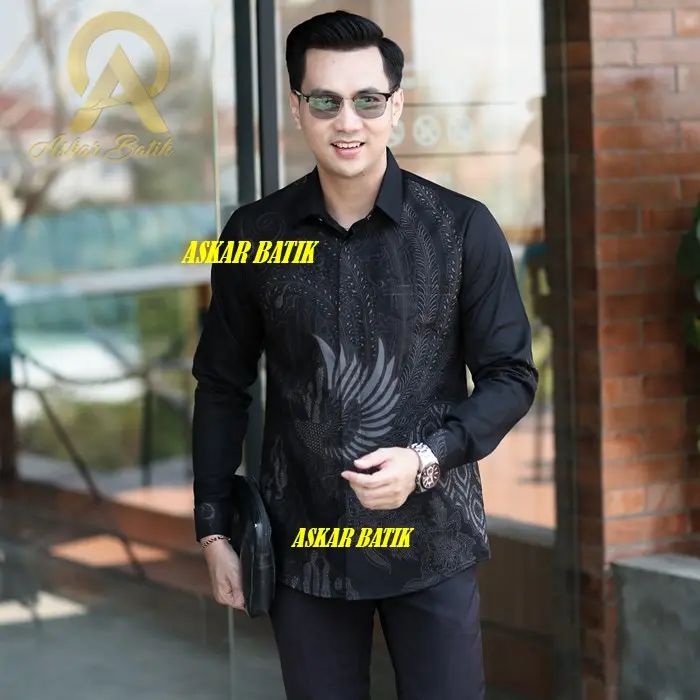 DEWANDARU Batik Pria Slimfitting Lengan Panjang Warna Hitam Pekat Abu-Abu Baju Keren Kantor