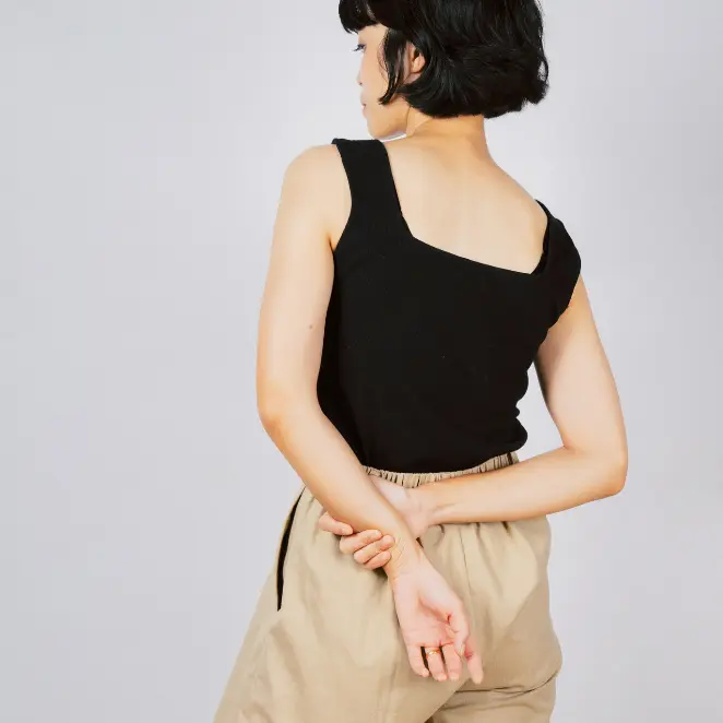 VERVE - STRETCHY TANK IN BLACK - Tanktop Atasan Dalaman Basic Wanita Cewek Perempuan Warna Hitam Bahan Rajut Rib Knit San Kasual Kantor Premium Tebal Nyaman 1